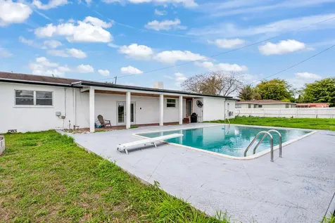 360 Kismet Avenue Pahokee FL 33476