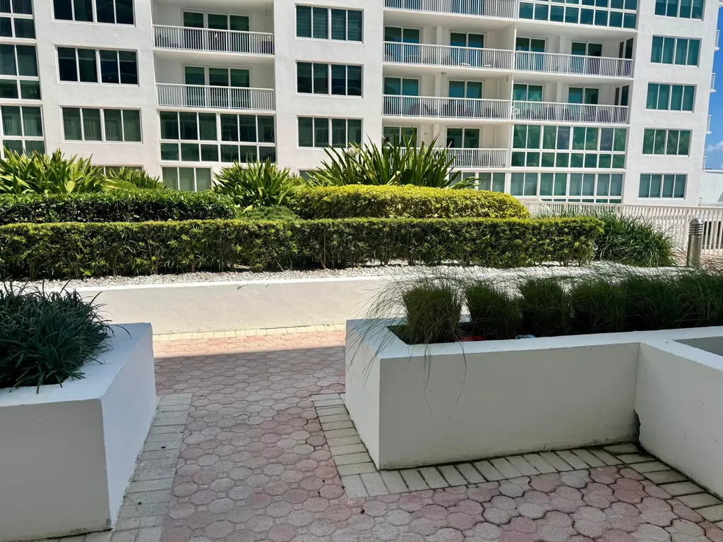 5401 Collins Avenue Miami Beach FL 33140