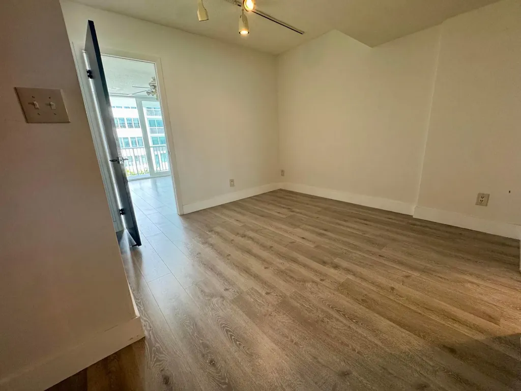 5401 Collins Avenue Miami Beach FL 33140