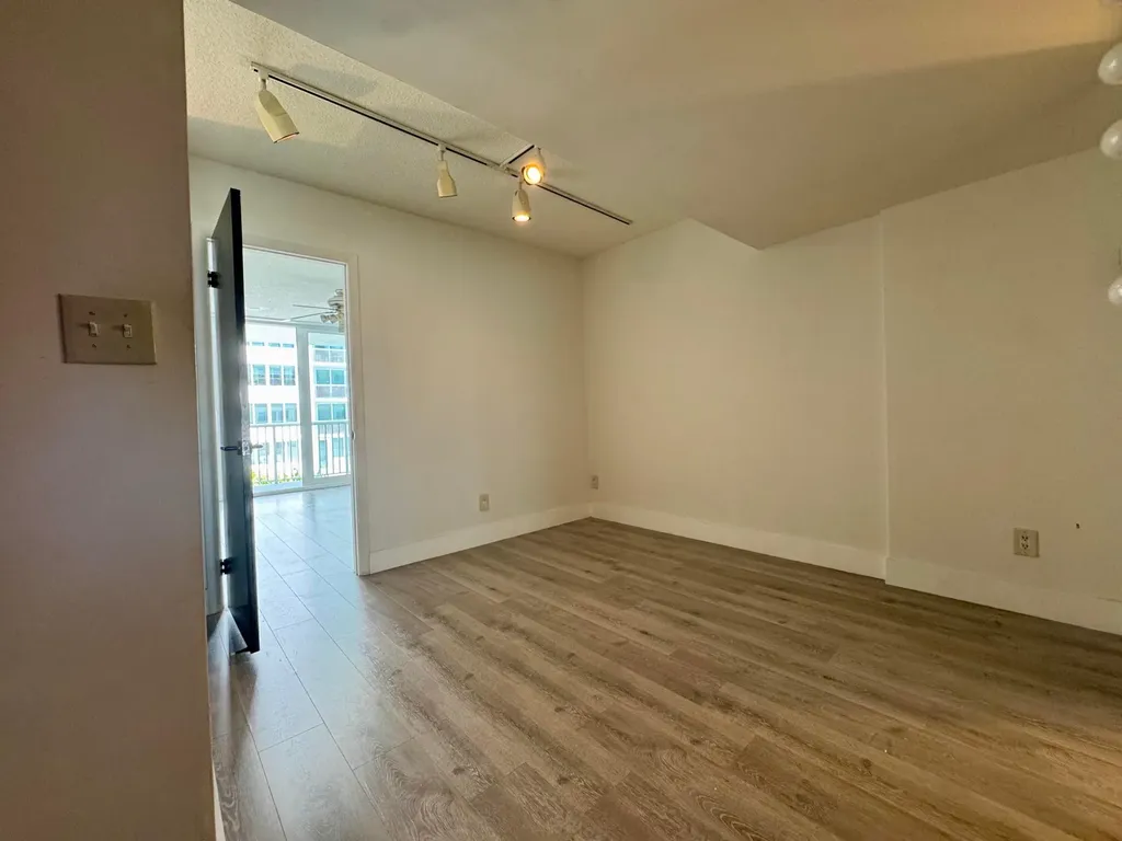 5401 Collins Avenue Miami Beach FL 33140