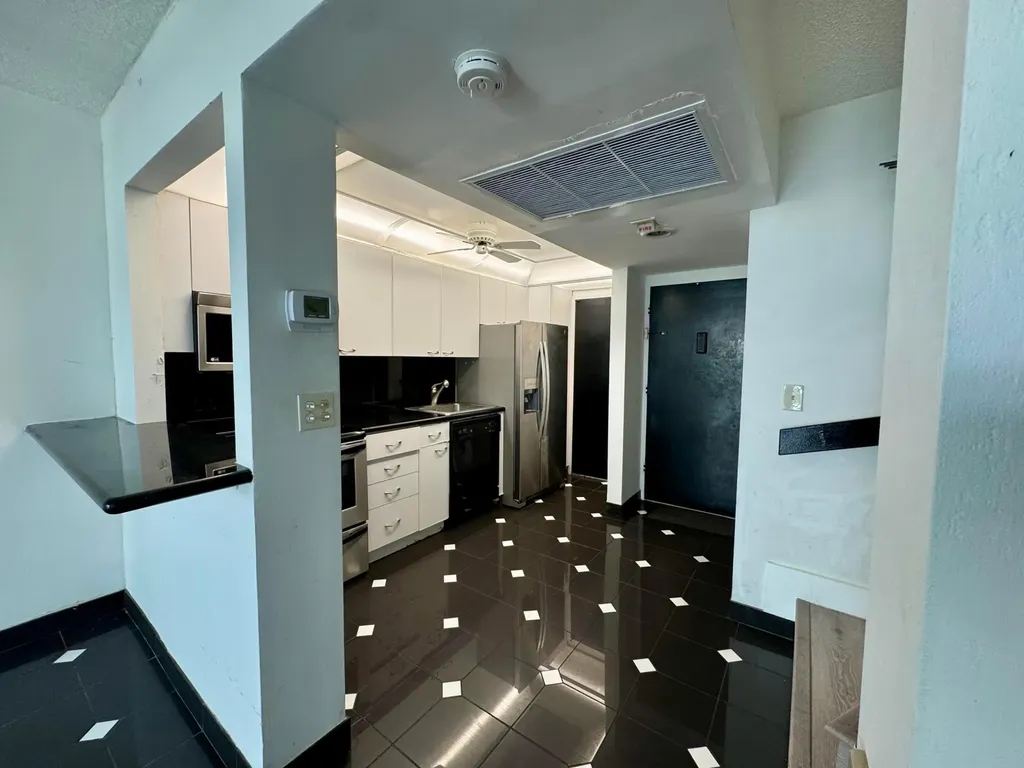 5401 Collins Avenue Miami Beach FL 33140