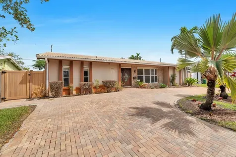 1915 NE 208th Terrace Miami FL 33179