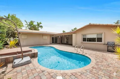 1915 NE 208th Terrace Miami FL 33179