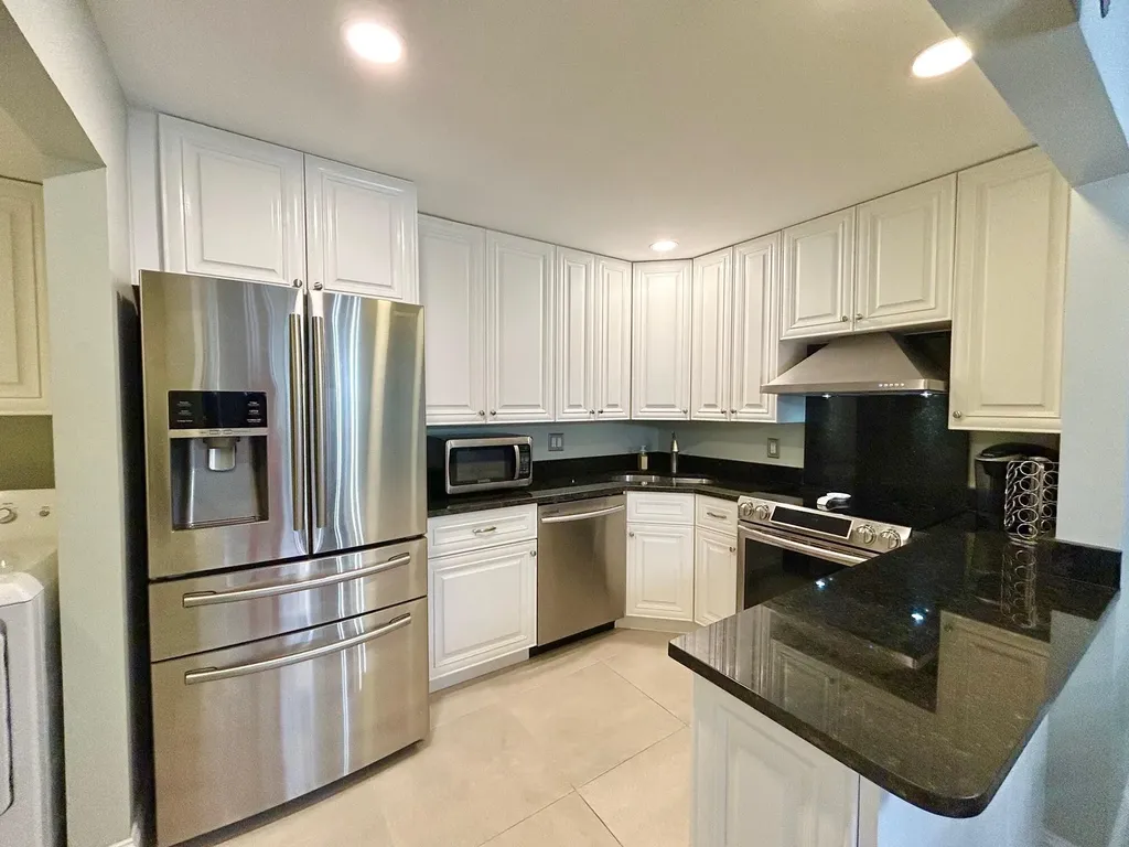 140 Lake Pine Circle Greenacres FL 33463