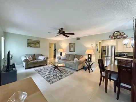 140 Lake Pine Circle Greenacres FL 33463