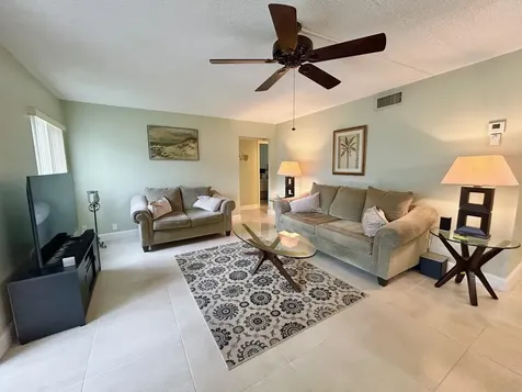140 Lake Pine Circle Greenacres FL 33463