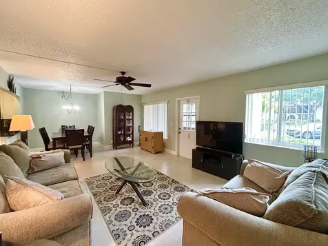 140 Lake Pine Circle Greenacres FL 33463