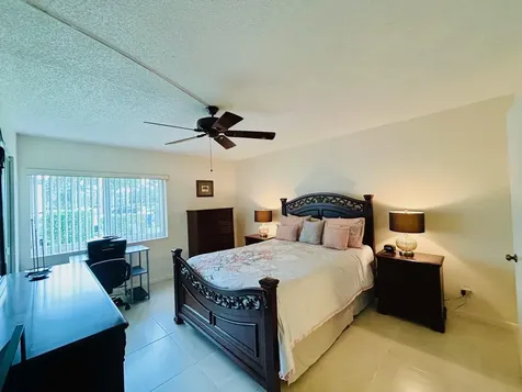 140 Lake Pine Circle Greenacres FL 33463