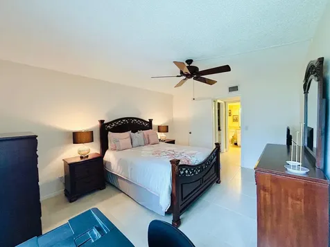 140 Lake Pine Circle Greenacres FL 33463