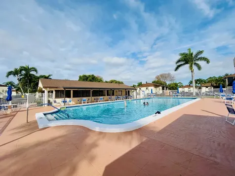 140 Lake Pine Circle Greenacres FL 33463