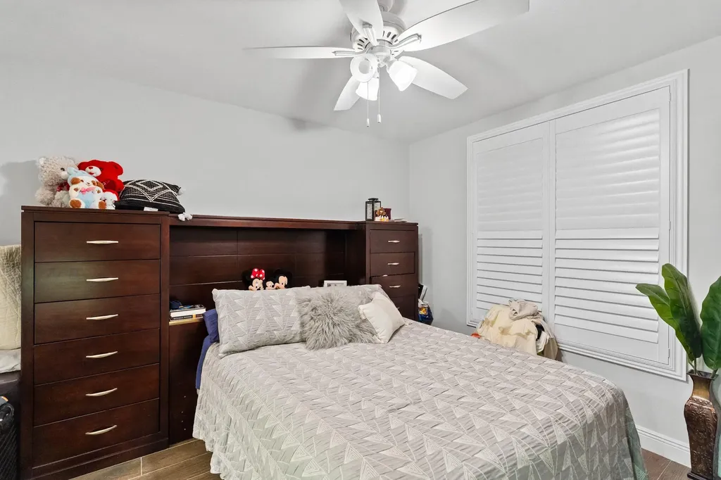 7355 SW 89th Miami FL 33156