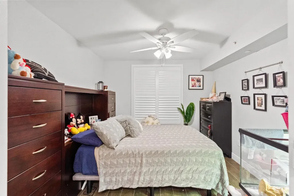 7355 SW 89th Miami FL 33156