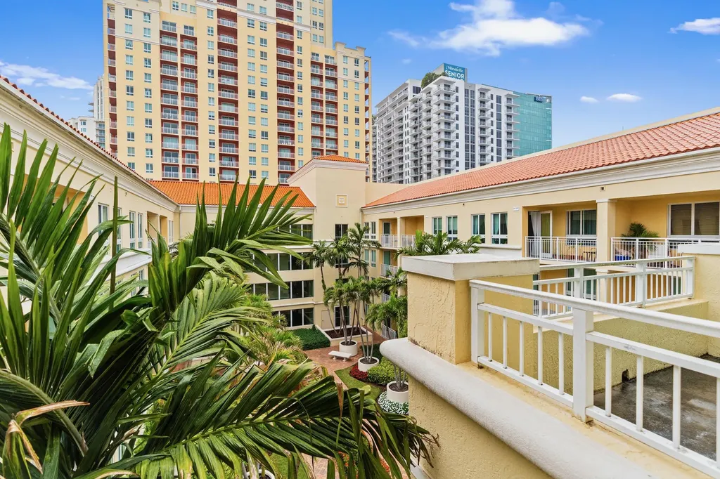 7355 SW 89th Miami FL 33156