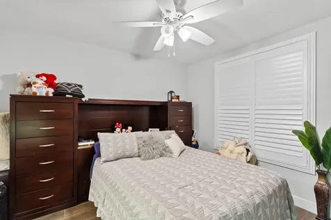 7355 SW 89th Miami FL 33156