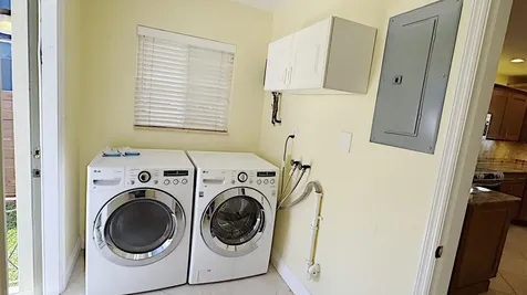222 SE 2nd Terrace Dania Beach FL 33004