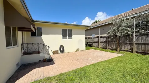 222 SE 2nd Terrace Dania Beach FL 33004
