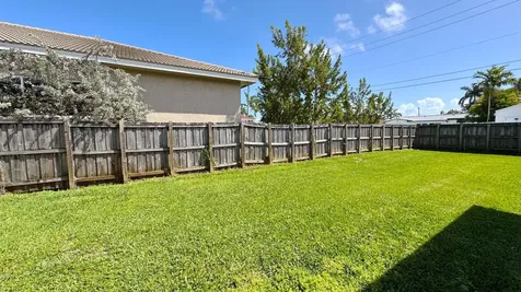 222 SE 2nd Terrace Dania Beach FL 33004