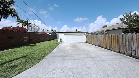 222 SE 2nd Terrace Dania Beach FL 33004