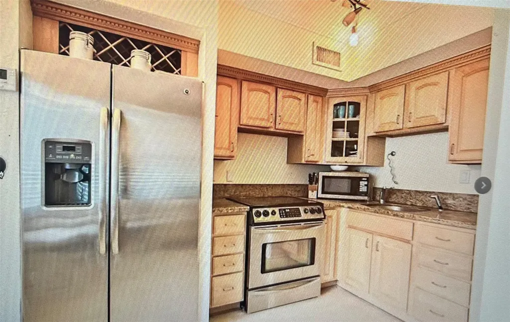 924 SE 2nd Street Fort Lauderdale FL 33301