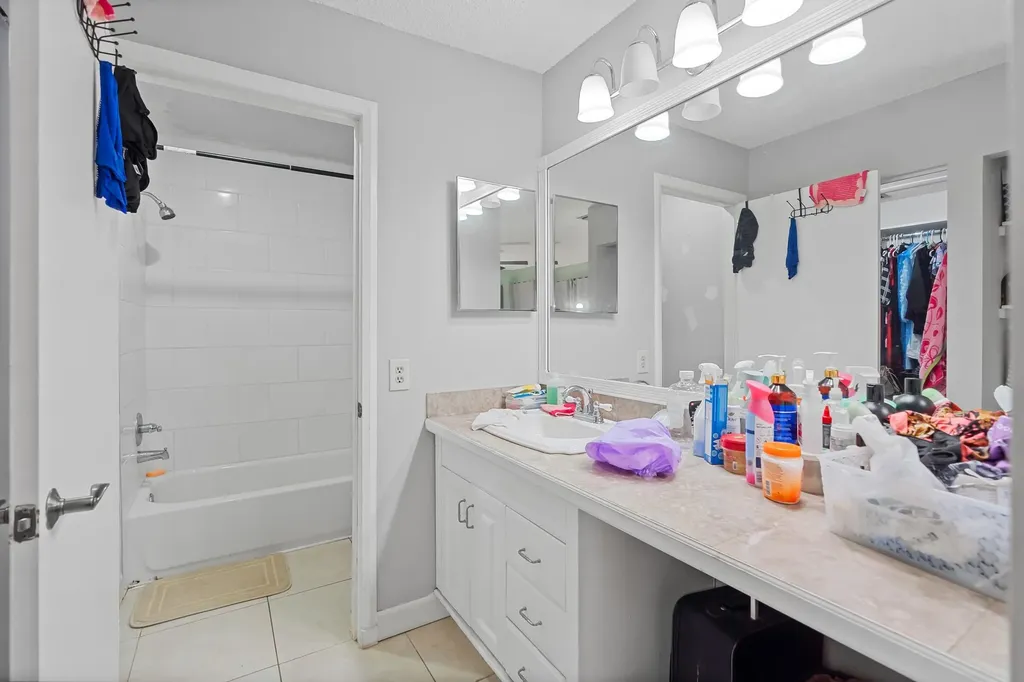 402 Lakeview Drive E Royal Palm Beach FL 33411