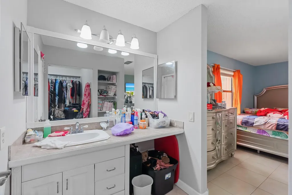402 Lakeview Drive E Royal Palm Beach FL 33411