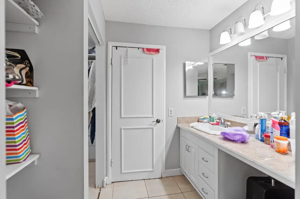 402 Lakeview Drive E Royal Palm Beach FL 33411