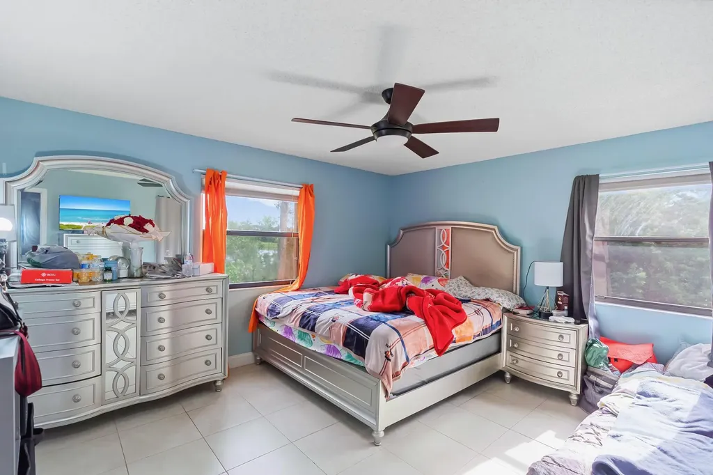 402 Lakeview Drive E Royal Palm Beach FL 33411