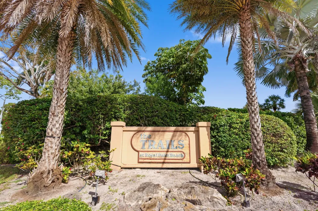 402 Lakeview Drive E Royal Palm Beach FL 33411