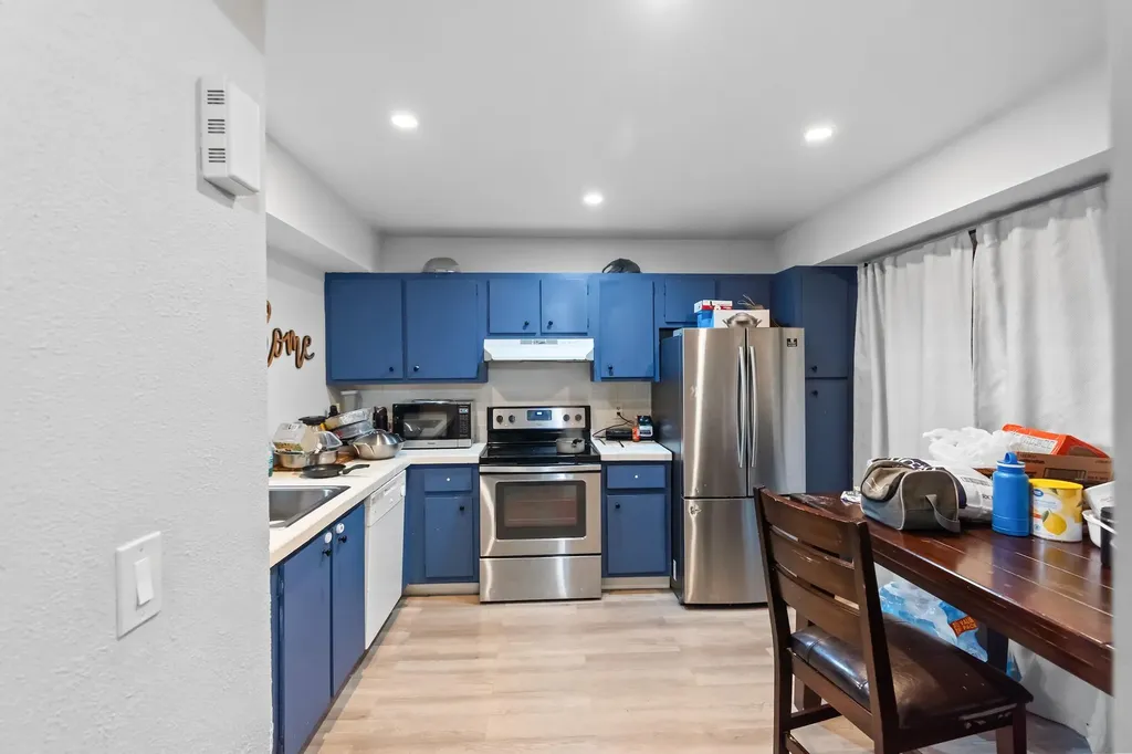 402 Lakeview Drive E Royal Palm Beach FL 33411