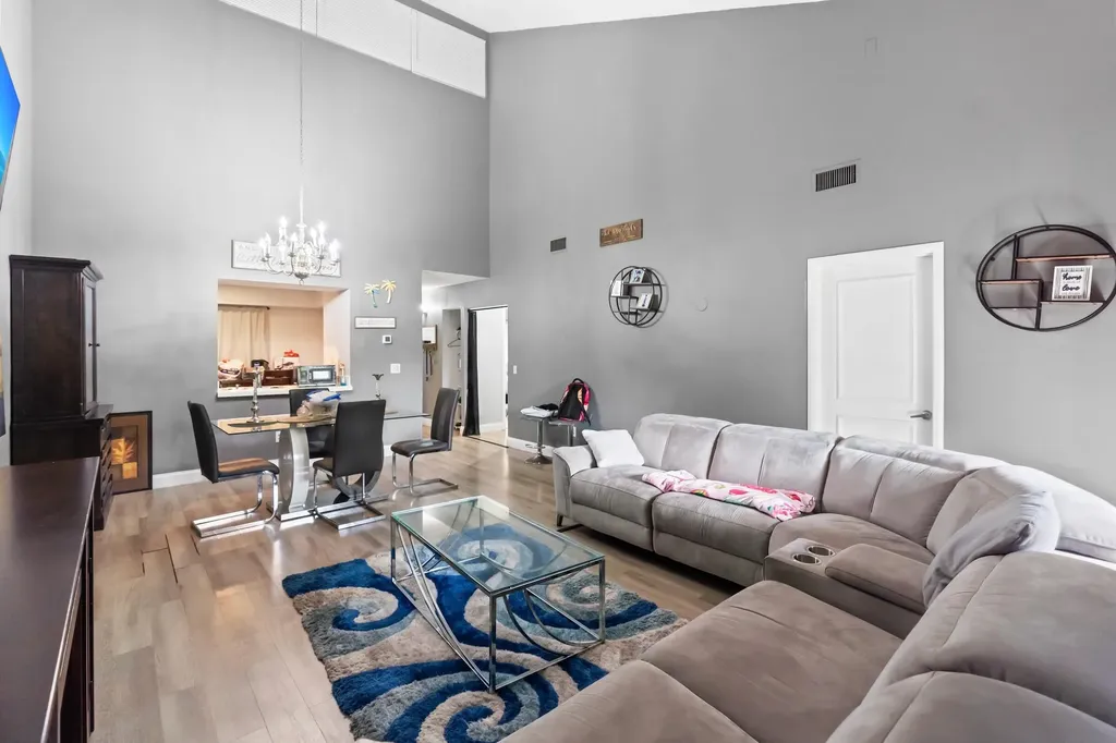 402 Lakeview Drive E Royal Palm Beach FL 33411