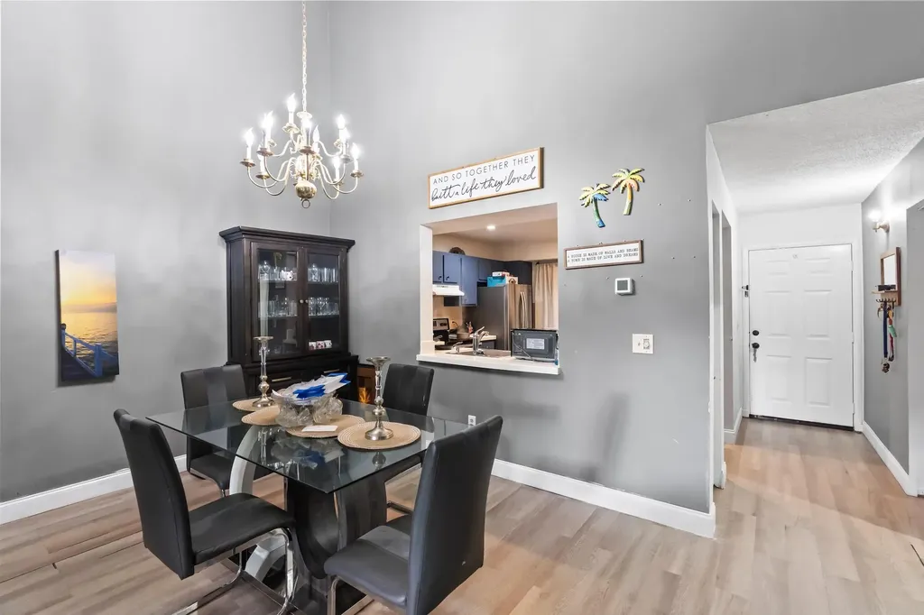 402 Lakeview Drive E Royal Palm Beach FL 33411