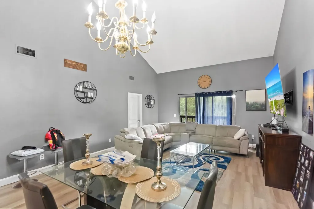 402 Lakeview Drive E Royal Palm Beach FL 33411