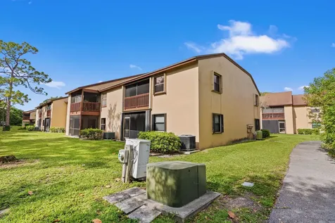 402 Lakeview Drive E Royal Palm Beach FL 33411