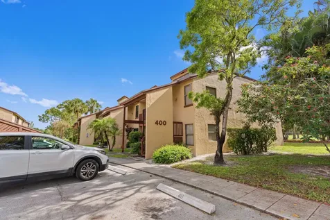 402 Lakeview Drive E Royal Palm Beach FL 33411