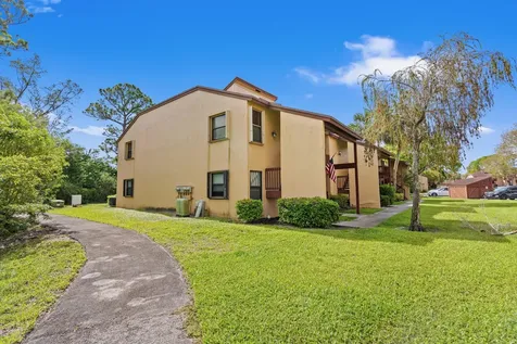 402 Lakeview Drive E Royal Palm Beach FL 33411