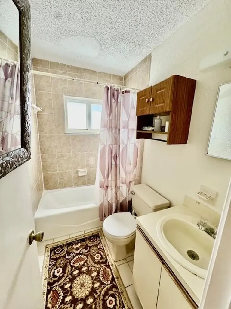 2810 NW 8th Court Fort Lauderdale FL 33311