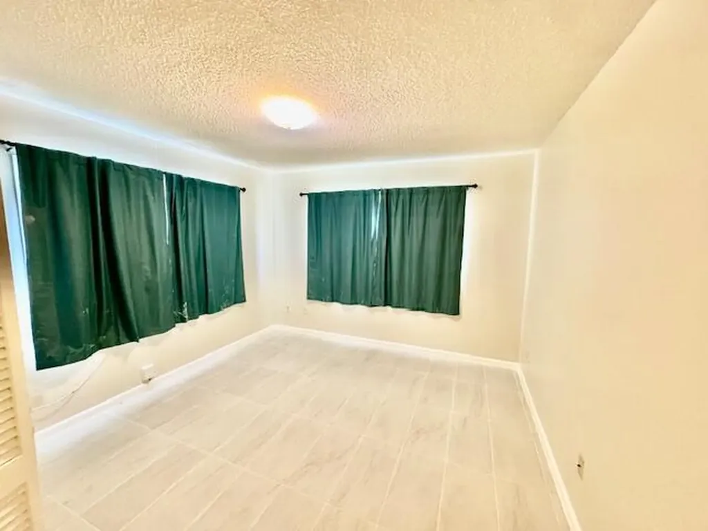 2810 NW 8th Court Fort Lauderdale FL 33311