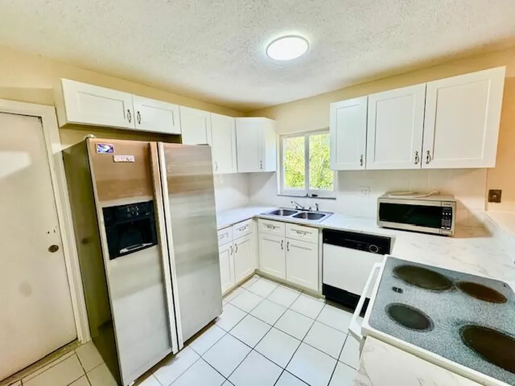 2810 NW 8th Court Fort Lauderdale FL 33311