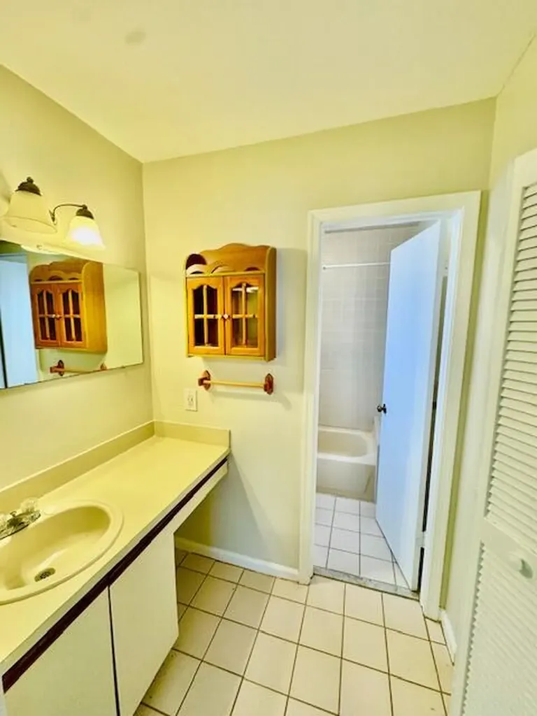 2810 NW 8th Court Fort Lauderdale FL 33311