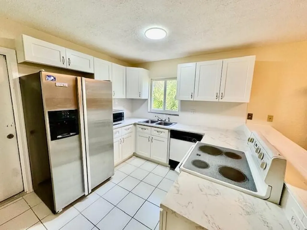 2810 NW 8th Court Fort Lauderdale FL 33311