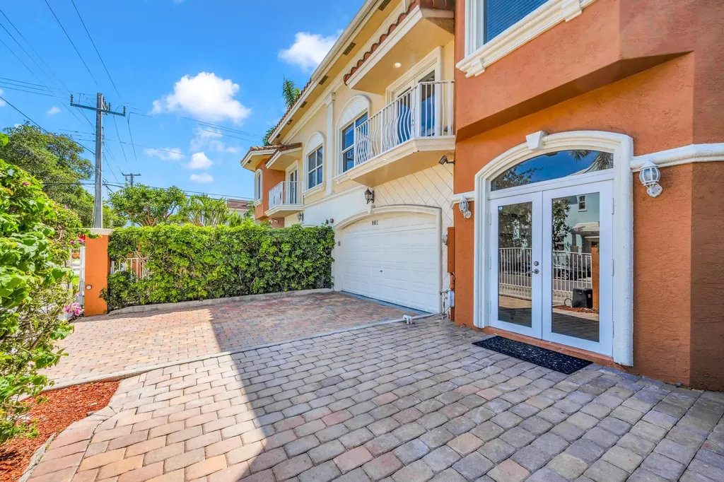 903 NE 17th Way Fort Lauderdale FL 33304