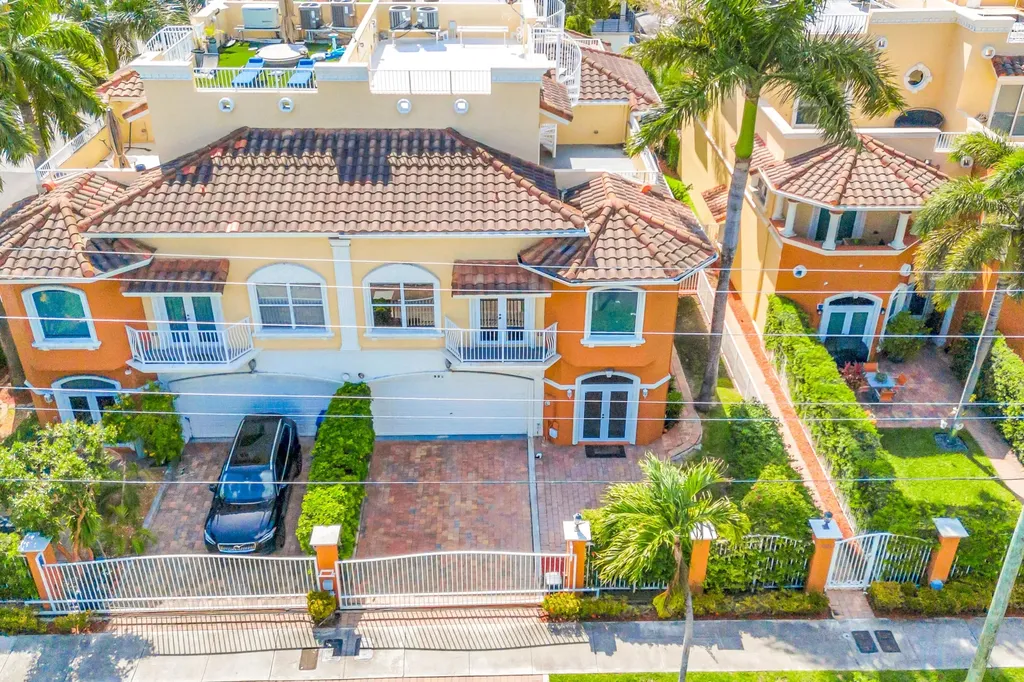 903 NE 17th Way Fort Lauderdale FL 33304