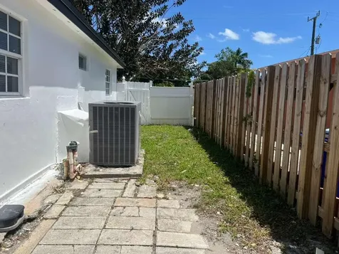 3631 NW 33rd Avenue Lauderdale Lakes FL 33309