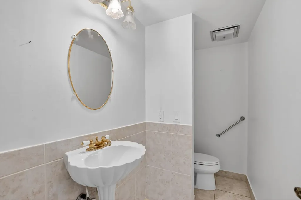 250 NE 20th Street Boca Raton FL 33431