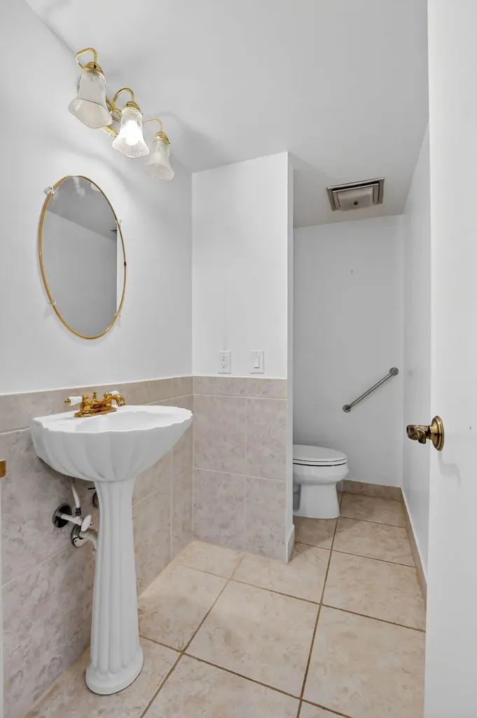 250 NE 20th Street Boca Raton FL 33431