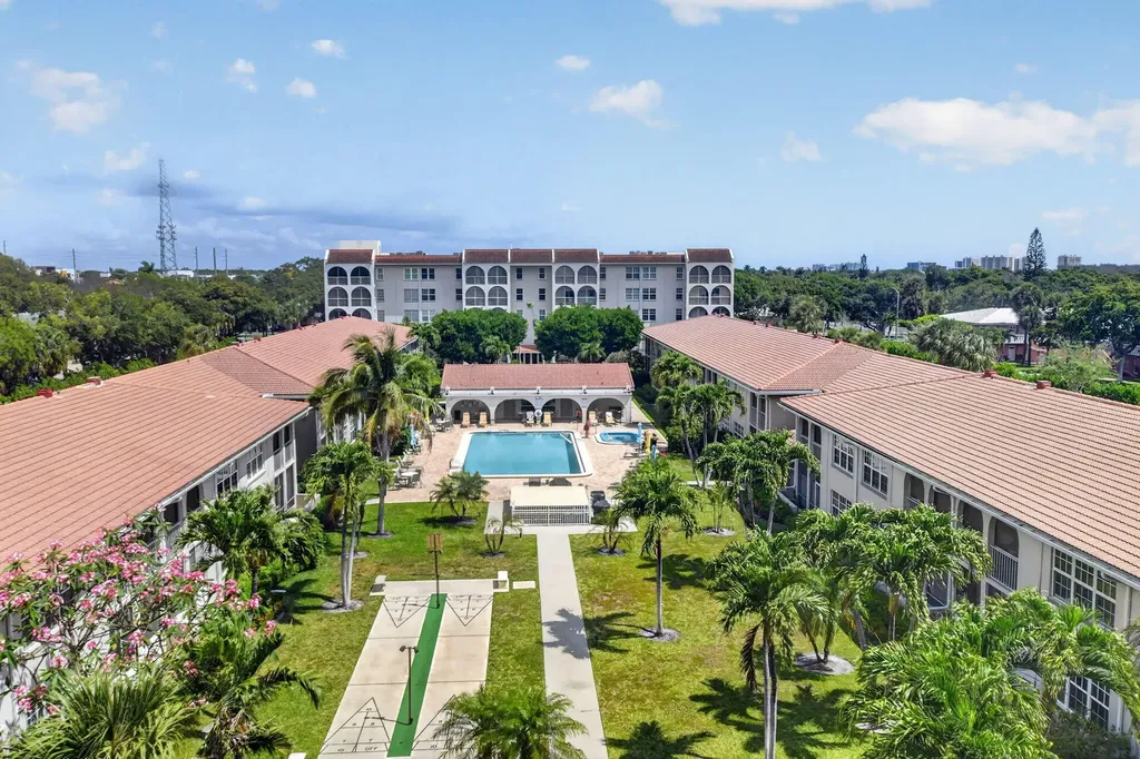 250 NE 20th Street Boca Raton FL 33431