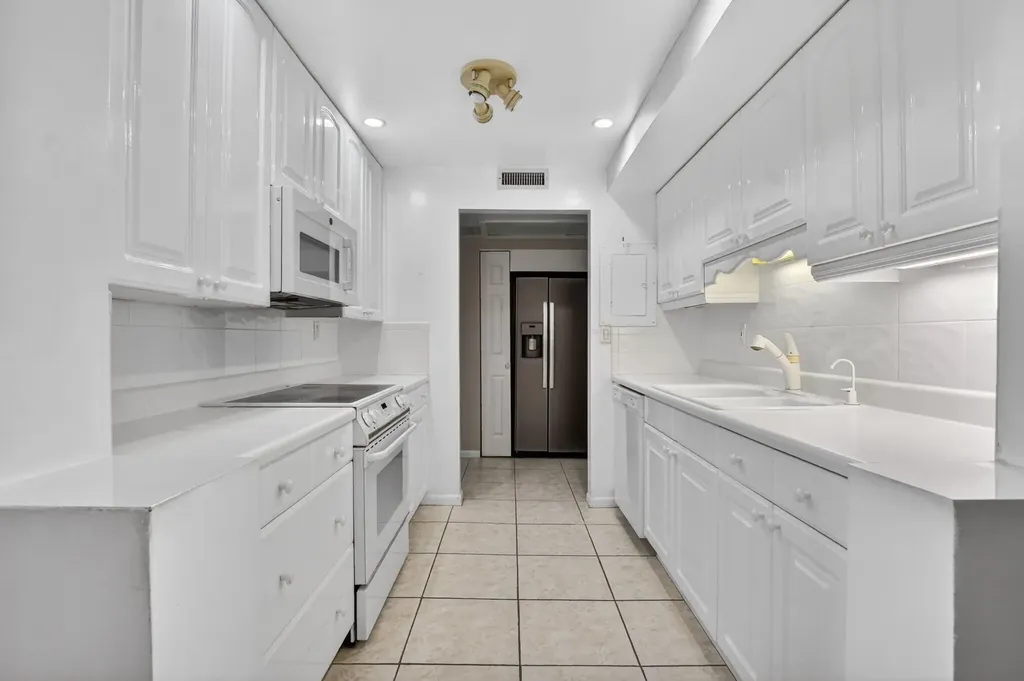 250 NE 20th Street Boca Raton FL 33431