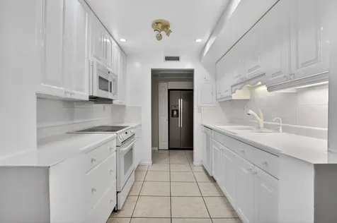 250 NE 20th Street Boca Raton FL 33431