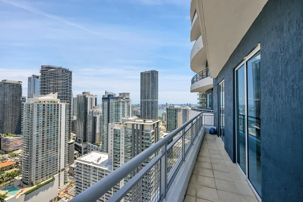 60 SW 13th Street Miami FL 33130