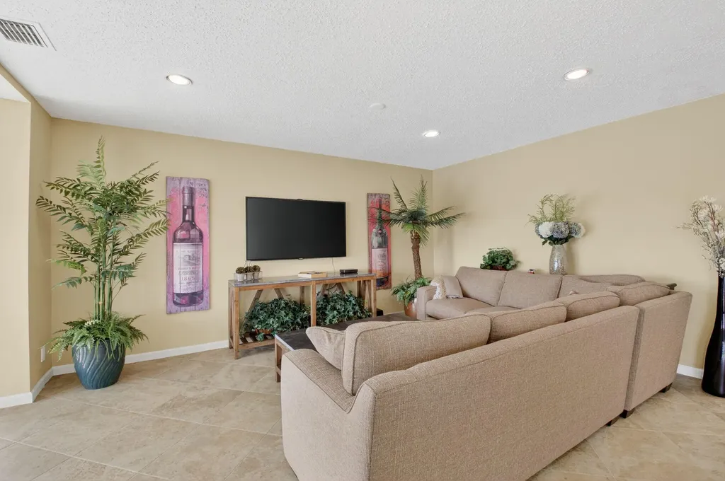 21 Eastgate Drive Boynton Beach FL 33436